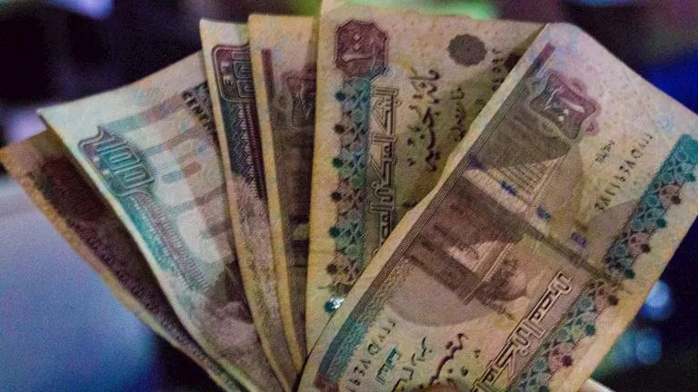 خبراء يحددون الأفضل بين الذهب والشهادات والبورصة